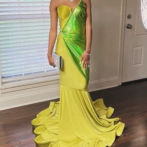 Elegant Green Strapless Evening Gown